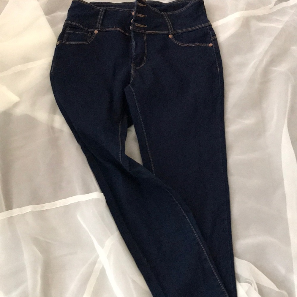NWOT Dark L’Square Jeans Size 9 Dark Wash
